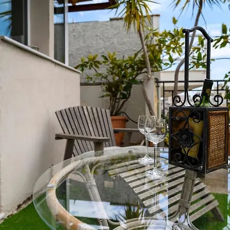 Roustic House With Roof Garden